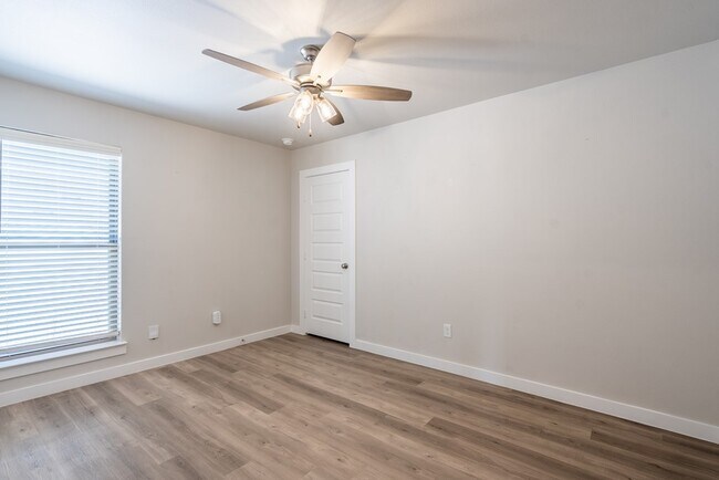 Building Photo - 5905 Settler Ave