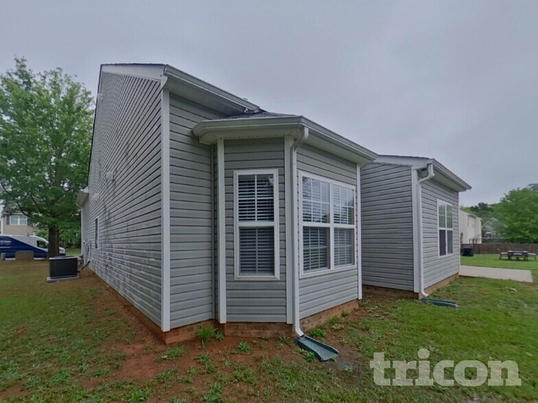 Building Photo - 1911 Kingstree Dr