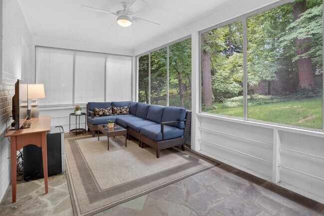 Building Photo - 5973 Searl Terrace