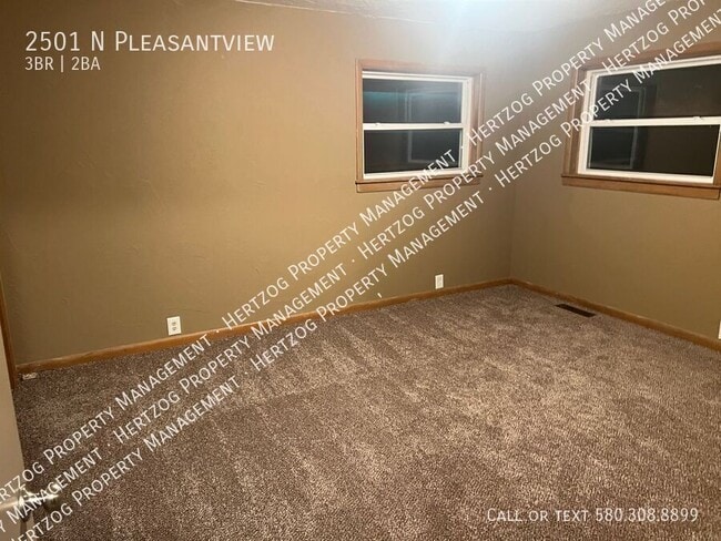 Building Photo - 2501 N Pleasantview-