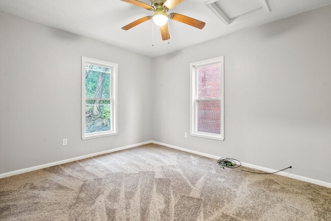 Building Photo - 410 Lorenz Ave