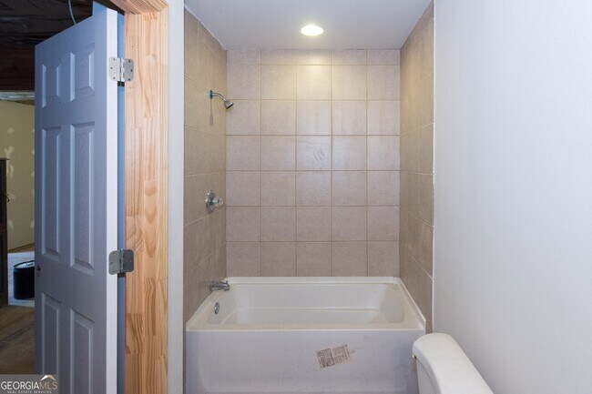 Building Photo - 5166 Wheeler Dr