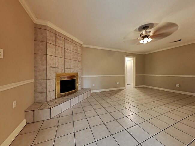 Building Photo - 9922 Appleridge Dr