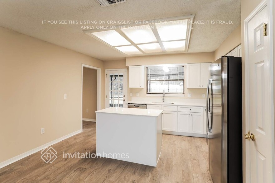 Building Photo - 8438 Sand Point Dr W