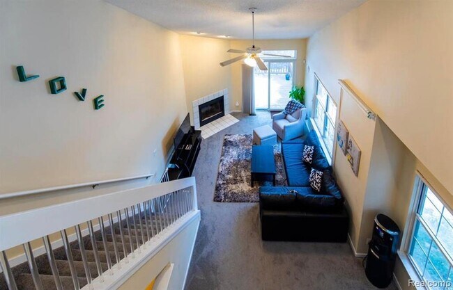 Building Photo - 41883 Cantebury Dr
