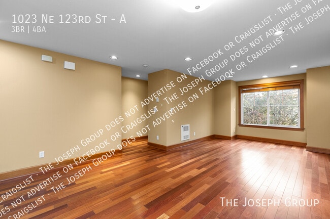 Building Photo - 1023 NE 123rd St