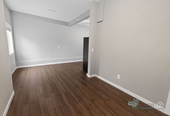 Building Photo - 1-Bed/1-Bath Cozy Living in the Heart of Sandy