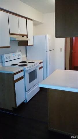 Building Photo - 402 s. Village Ct.