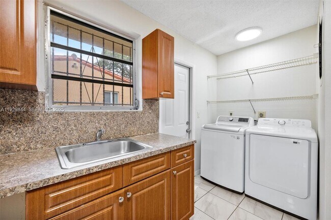 Building Photo - 1413 SW 19th St