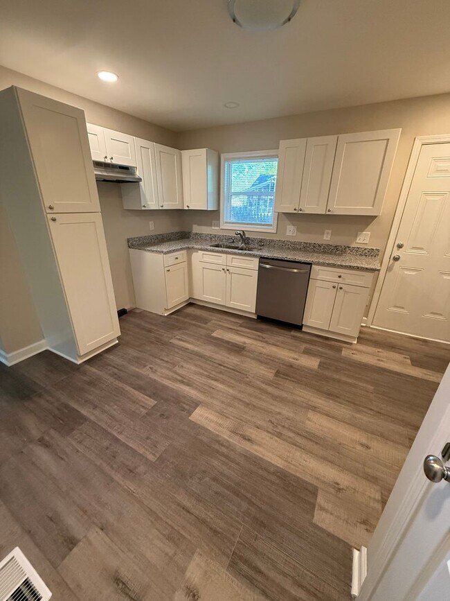 Building Photo - 116 Bennett Ct