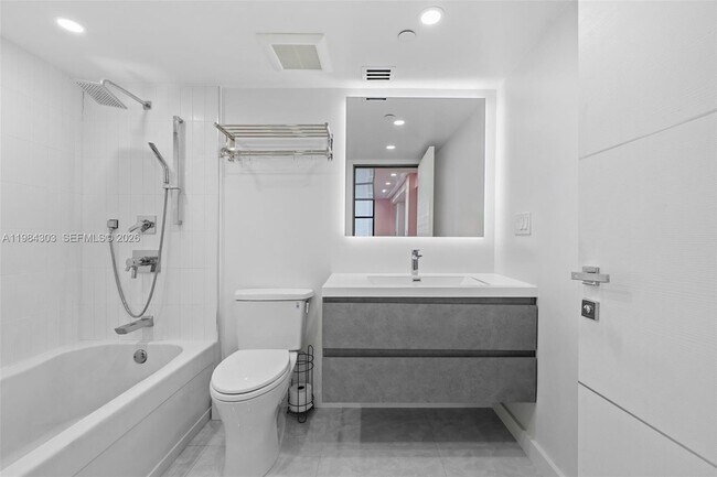 Building Photo - 210 174th St