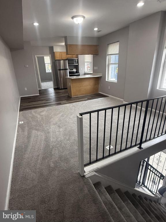 Building Photo - 2643 E Madison St