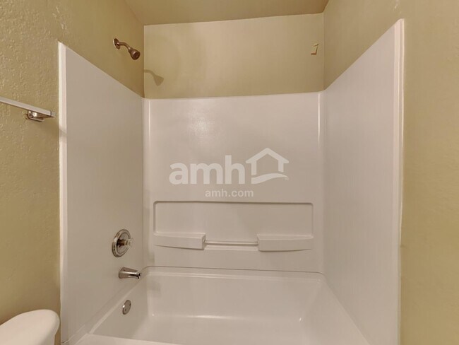 Building Photo - 114 Fontana Albero