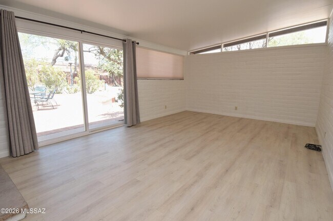 Building Photo - 6902 E Big Bear Dr
