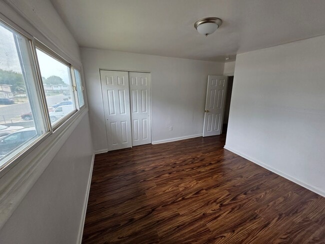 Building Photo - 66 Thorn Ln