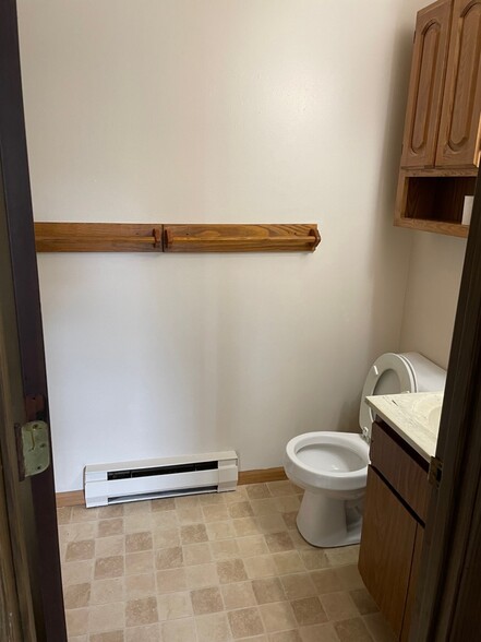 Bathroom - 1414 N Hume Ave