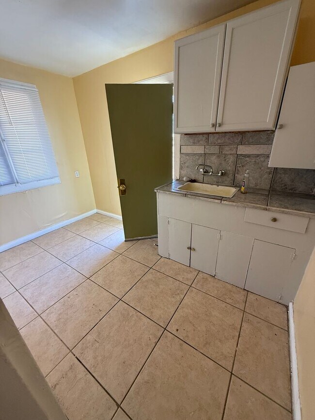 Building Photo - 6568 Desert Queen Ave