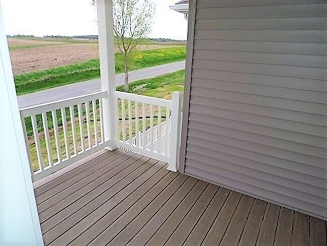 Building Photo - $2,000 | 3 Bedroom, 3 Bathroom Townhome | Sublease | Pet Friendly | Available for August 1st, 202...