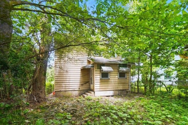 Building Photo - Two Bedroom in Dayton With Move in Special!!
