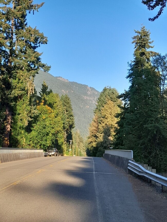 Building Photo - 1/2 off 1st Month's rent!  Newly Updated 2 Bedroom Apartment in Country Setting!