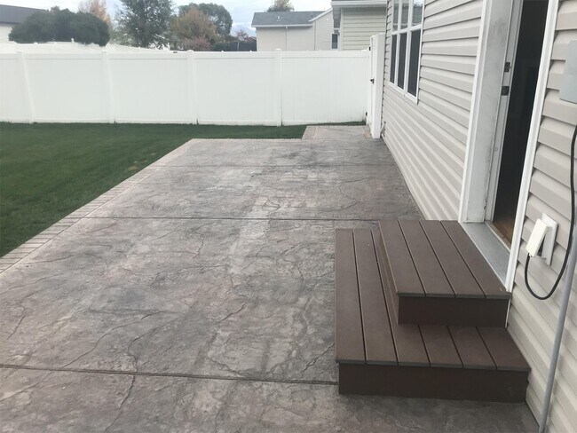 Building Photo - 1717 Bluestone Dr