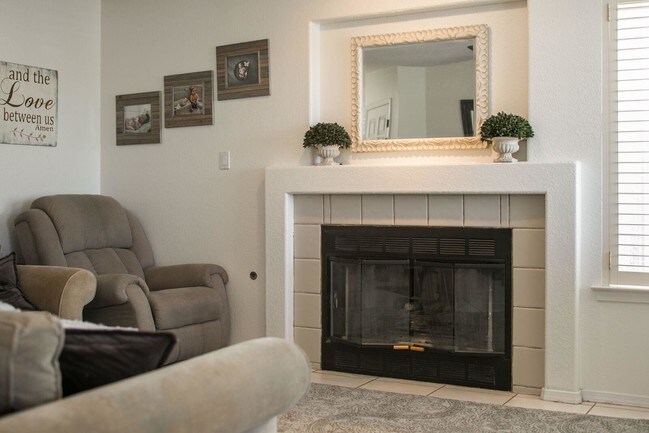 Building Photo - 6809 Medinah Ln NE