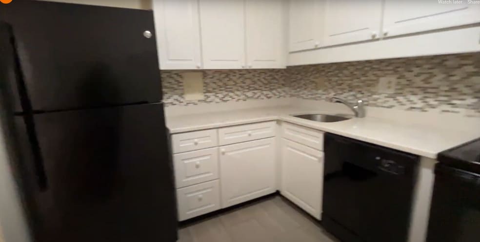 Building Photo - 16 Monmouth Ct