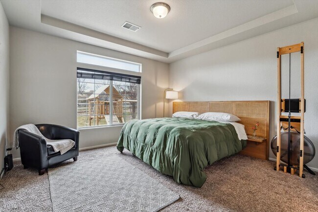Building Photo - Beautiful 3 bedroom, 3 bath home backs to ...