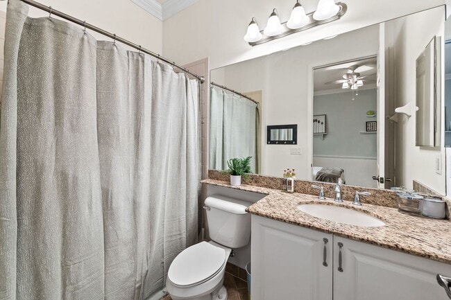 Building Photo - Furnished 3 Bedroom Luxurious Single Famil...