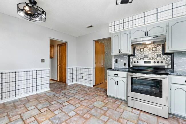 Building Photo - 1137 Dean Dr