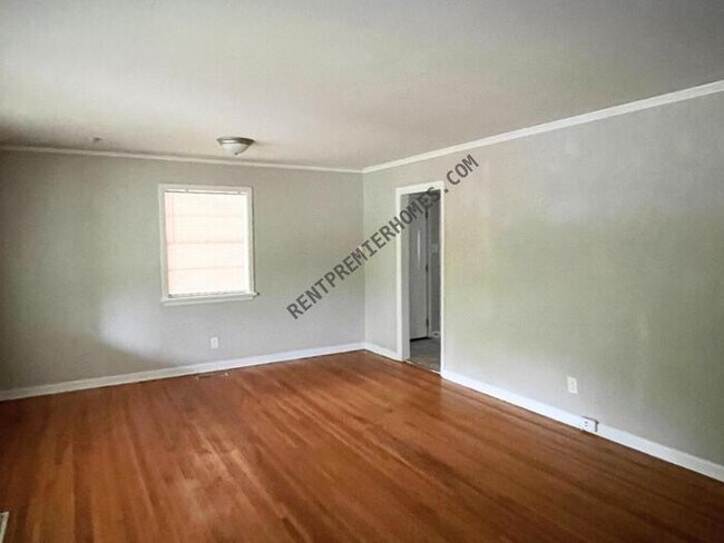 Building Photo - 4700 N Locust St