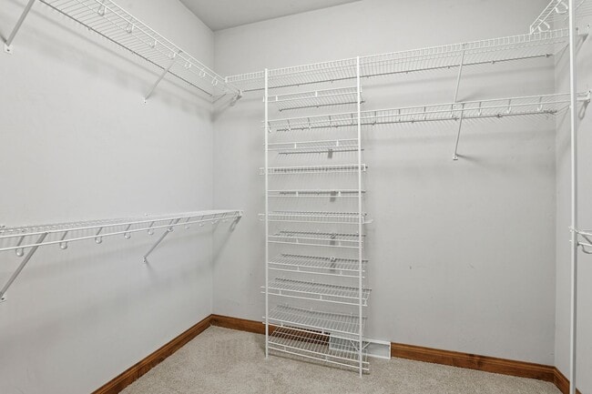 Building Photo - Stunning Appleton Home