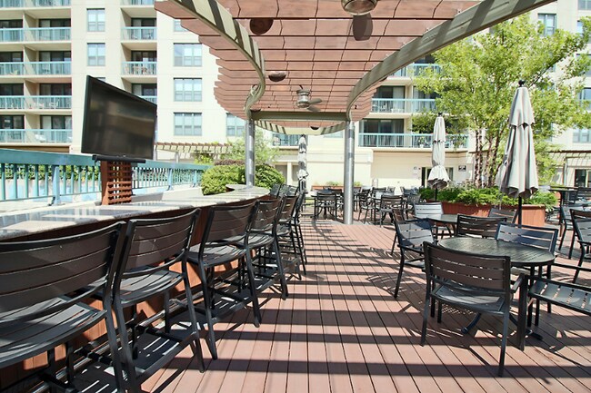 Building Photo - 75 W Superior St