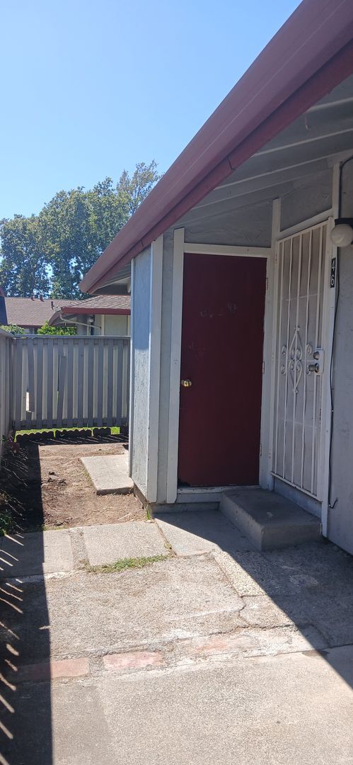 Building Photo - Tabor Oaks