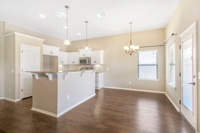 Building Photo - Charming 3 Bed 2 Bath With Office