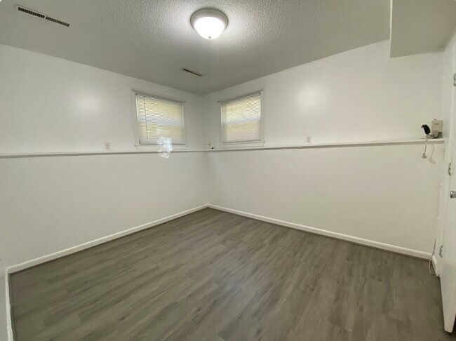 Building Photo - 128 Cheryl Ln