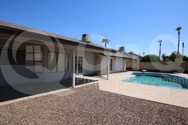 Building Photo - 10879 E Kalil Dr