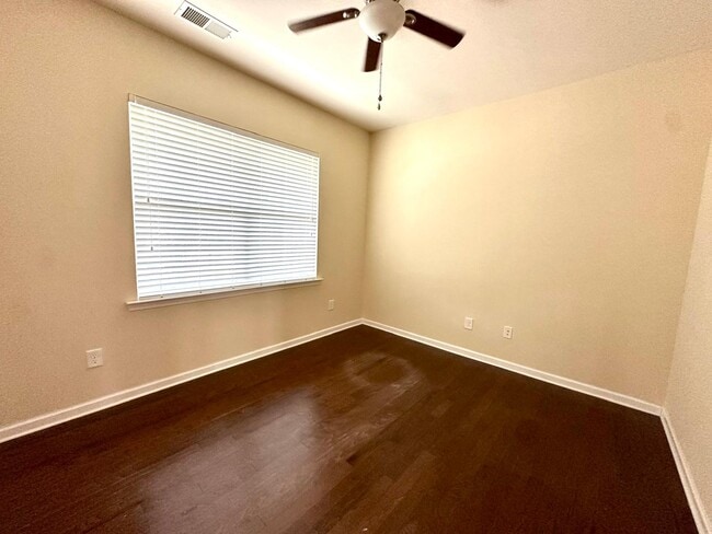 Building Photo - 8019 Kelburn Ln