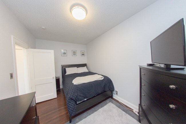 Building Photo - 484 Brainard St