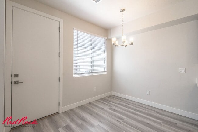 Building Photo - Hurricane Valley 3 Bedroom Townhome