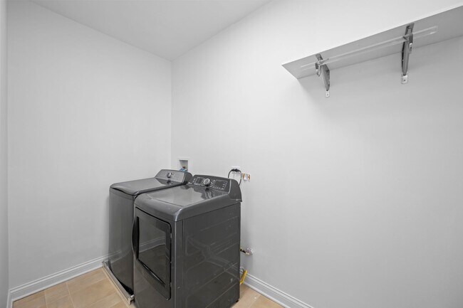 Building Photo - 1813 Admiral Ct