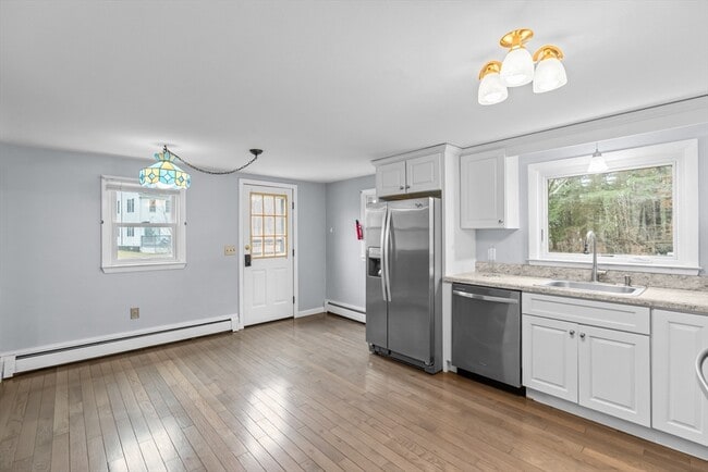 Building Photo - 323 Flagg St