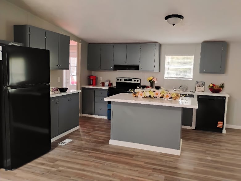 Primary Photo - 138 Rainbow Dr