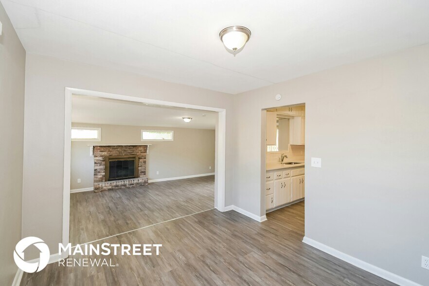 Building Photo - 6238 Green Pine Ln