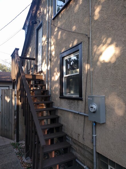 Building Photo - 1315 29th Ave NE