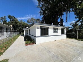 Building Photo - 3 bedroom in Miami FL 33150