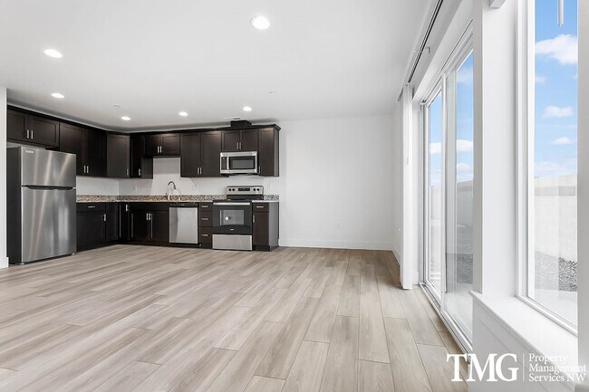 Building Photo - Apply today and recieve $1000 OFF THE 1ST MONTHS RENT!