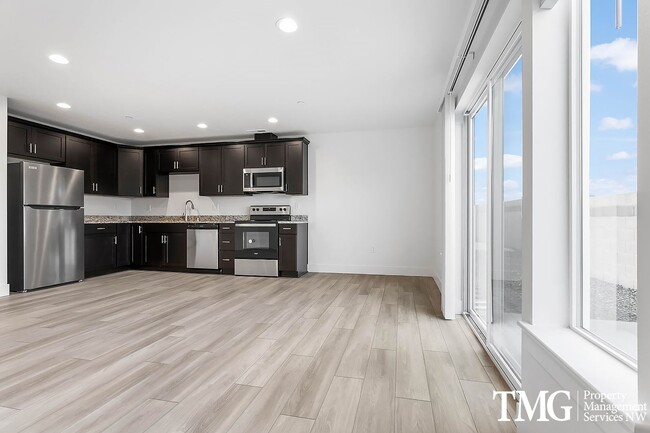 Building Photo - Modern townhome available May 1st!