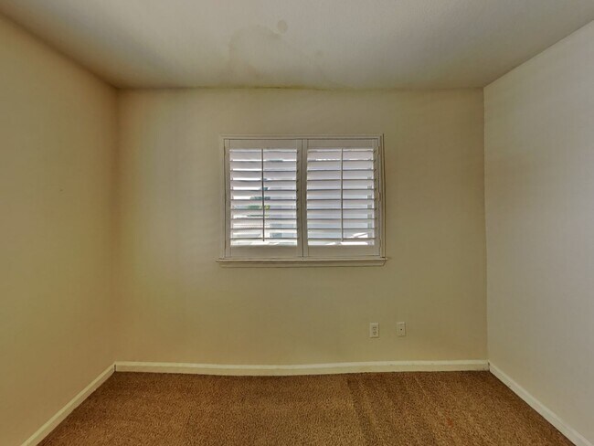 Building Photo - 3/2.5 House Available Now in Mossdale Landing