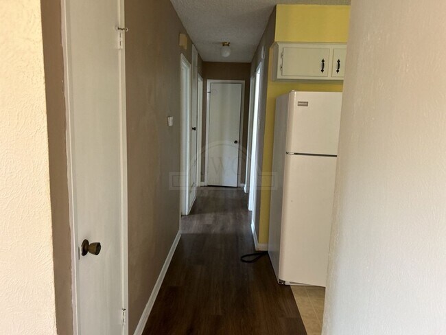 Building Photo - 821 Michelle Dr